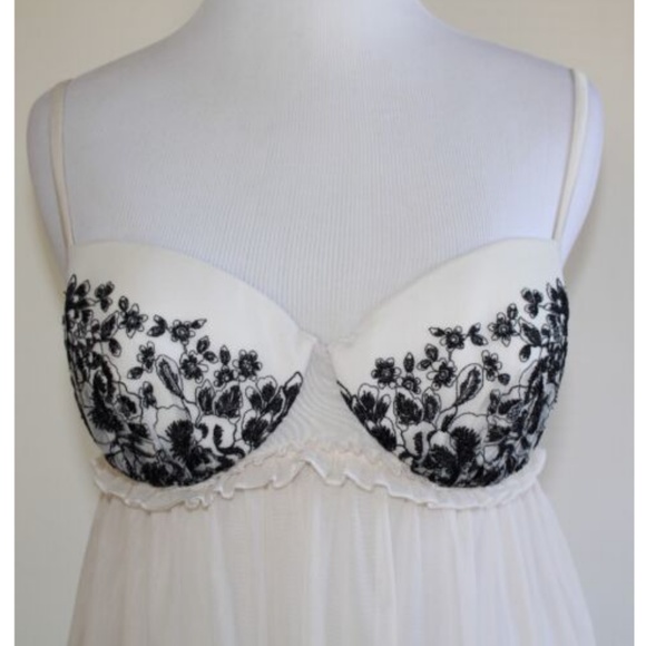 Victorias Secret Ivory Black Embroidered Babydoll - Picture 5 of 7